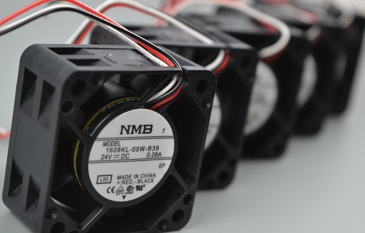 NMB Technologies 1608KL-05W-B39-L50 вентилято Аксиальный вентилятор постоянного тока NMB Technologies 1608KL-05W-B39-L50